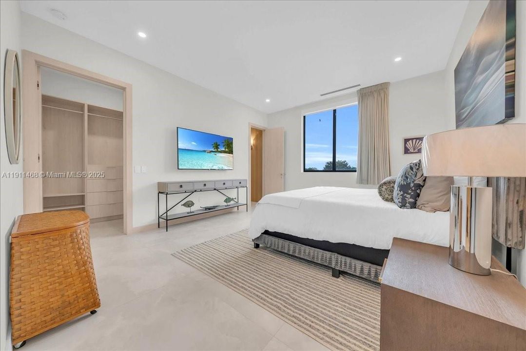 For Sale: $2,980,000 (4 beds, 4 baths, 5306 Square Feet)