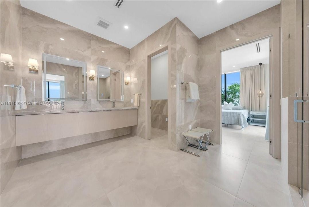 For Sale: $2,980,000 (4 beds, 4 baths, 5306 Square Feet)