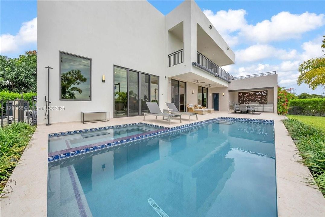 For Sale: $2,980,000 (4 beds, 4 baths, 5306 Square Feet)