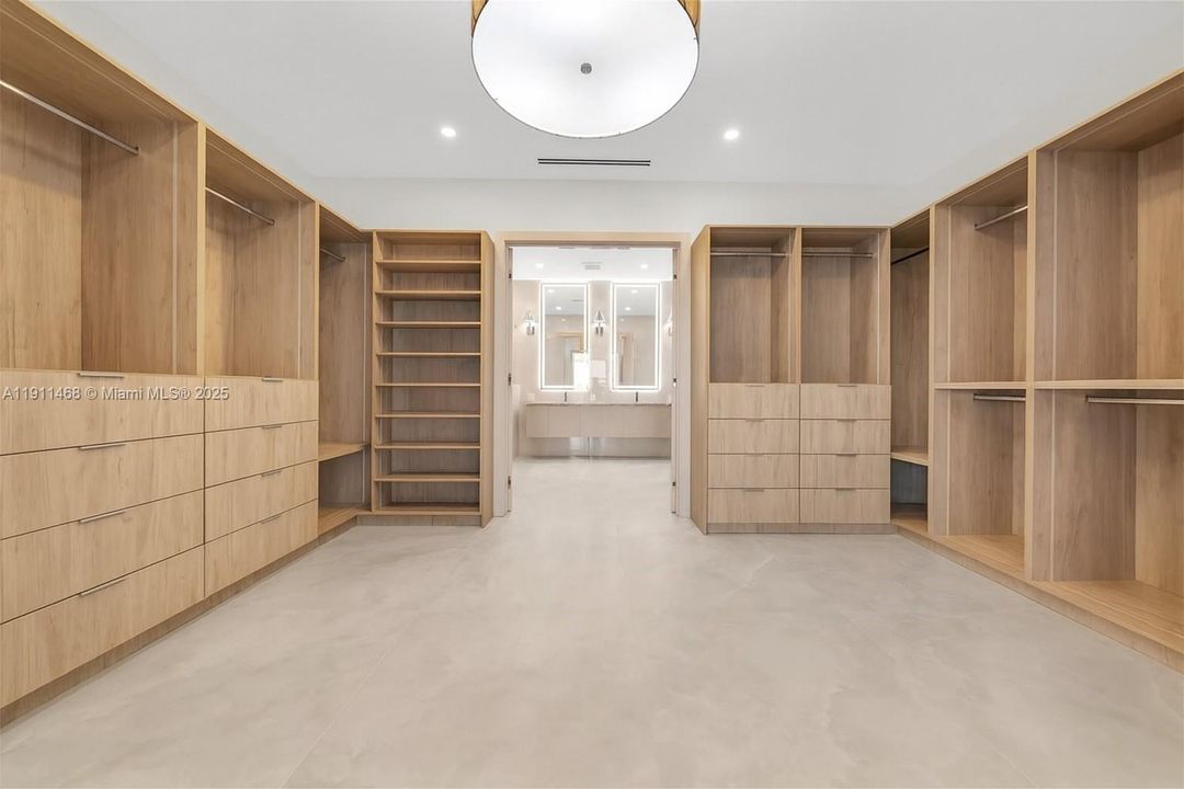 For Sale: $2,980,000 (4 beds, 4 baths, 5306 Square Feet)