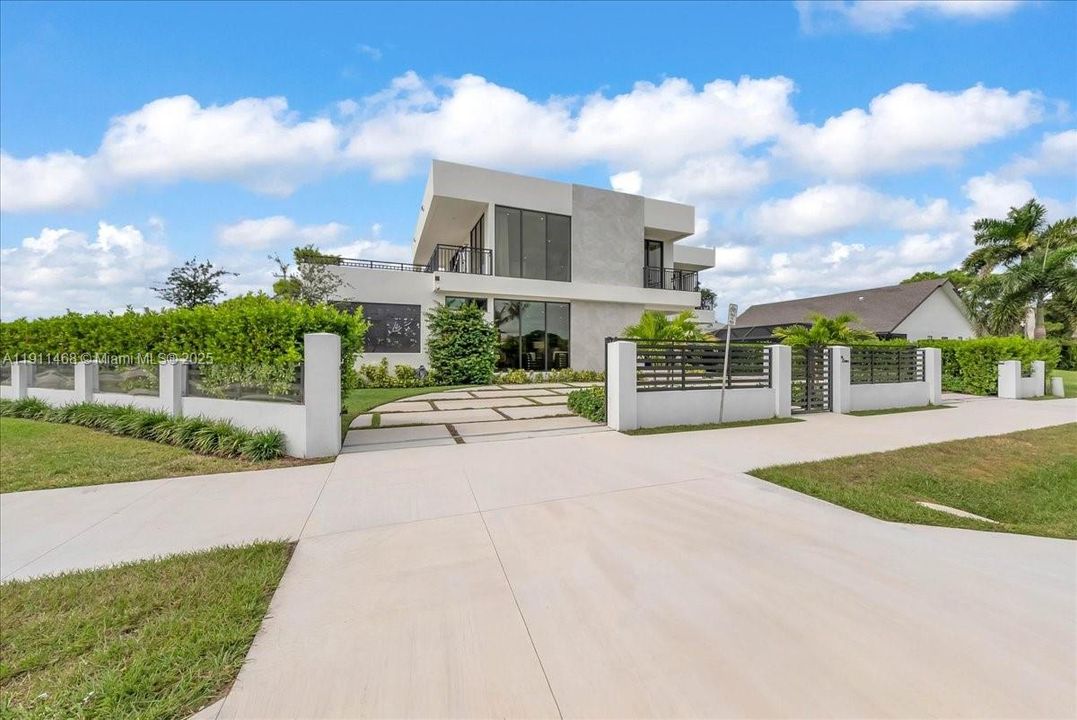 For Sale: $2,980,000 (4 beds, 4 baths, 5306 Square Feet)