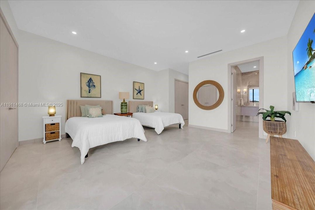 For Sale: $2,980,000 (4 beds, 4 baths, 5306 Square Feet)