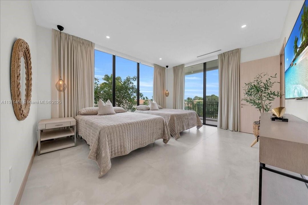 For Sale: $2,980,000 (4 beds, 4 baths, 5306 Square Feet)