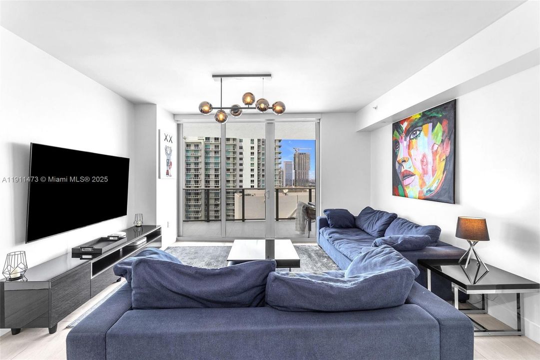 For Sale: $1,100,000 (2 beds, 3 baths, 1161 Square Feet)