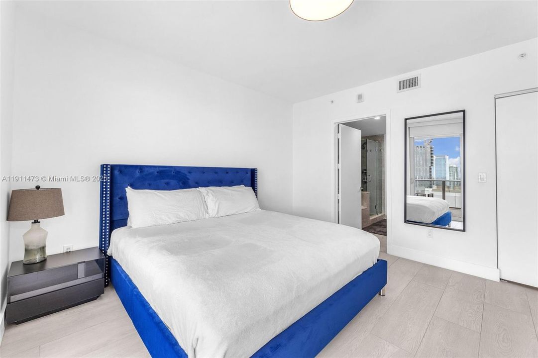 For Sale: $1,100,000 (2 beds, 3 baths, 1161 Square Feet)