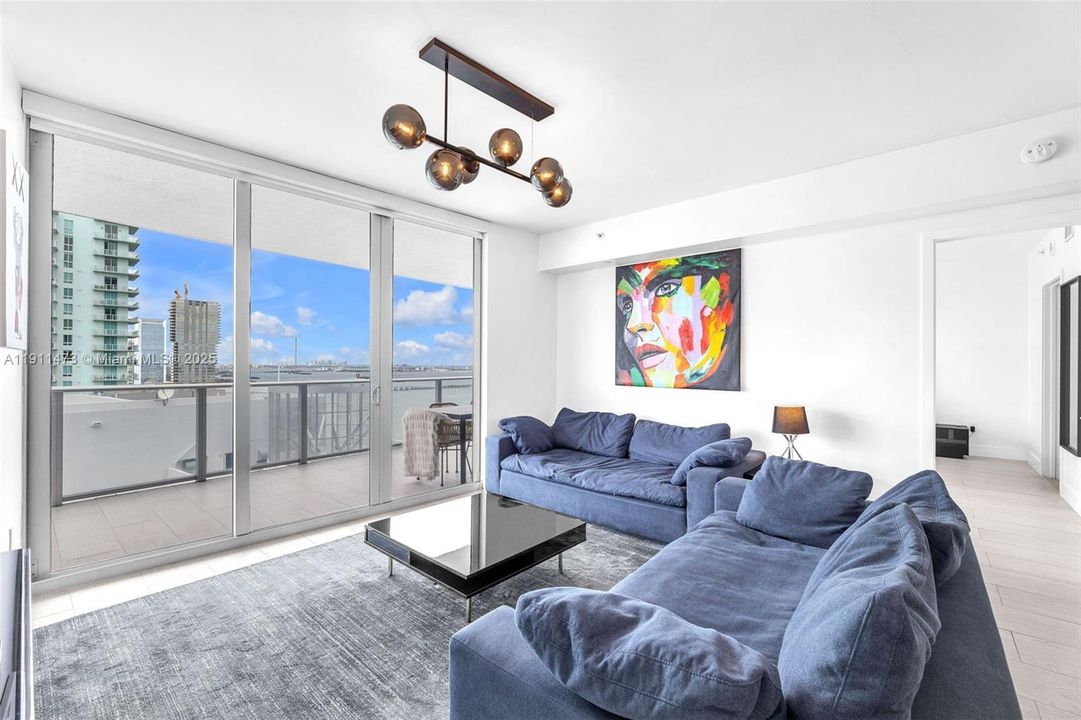 For Sale: $1,100,000 (2 beds, 3 baths, 1161 Square Feet)