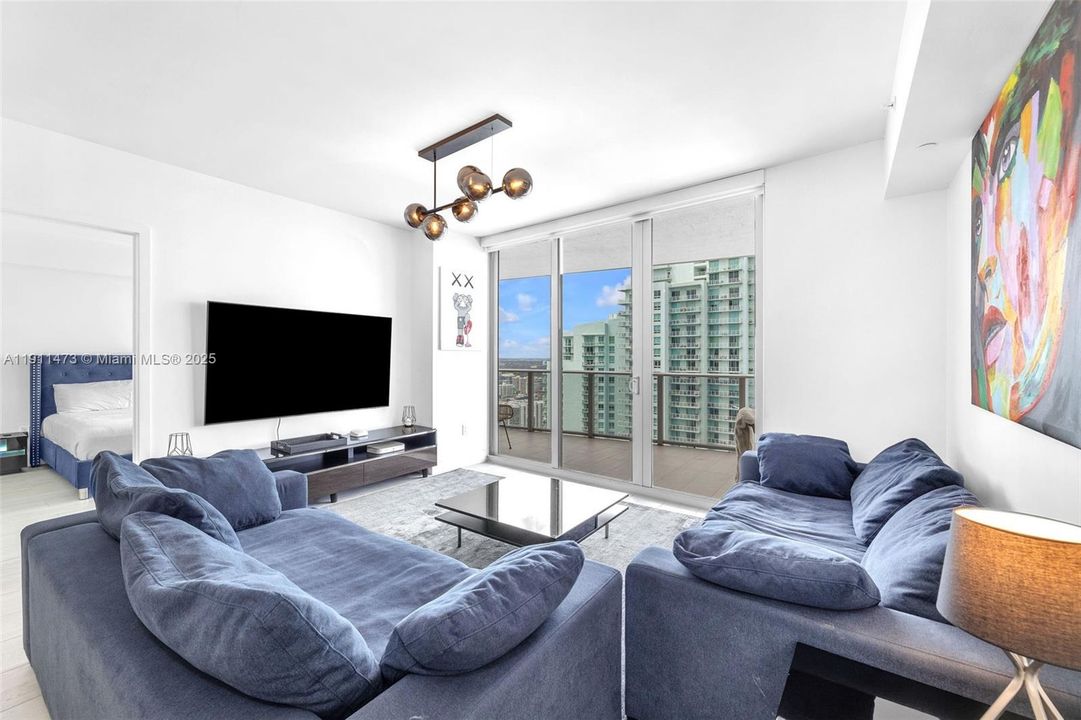 For Sale: $1,100,000 (2 beds, 3 baths, 1161 Square Feet)