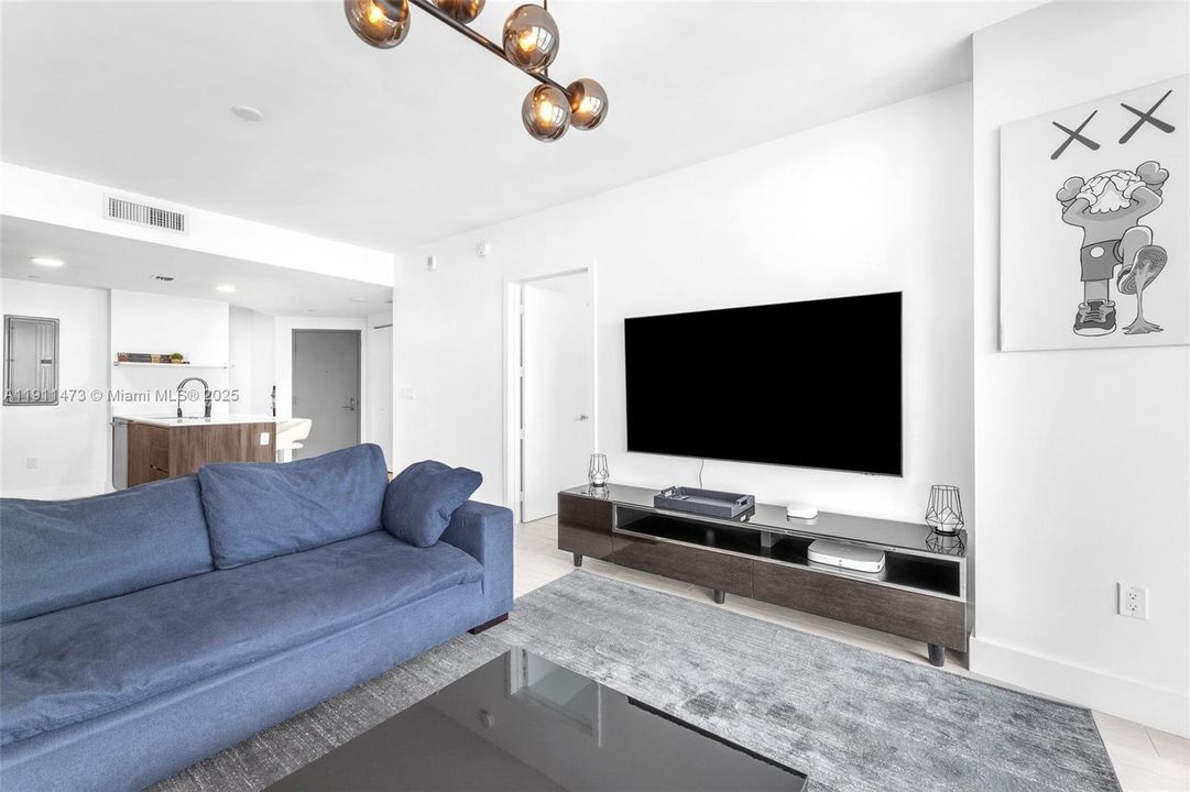 For Sale: $1,100,000 (2 beds, 3 baths, 1161 Square Feet)