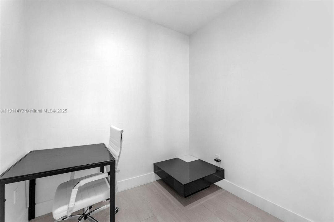 For Sale: $1,100,000 (2 beds, 3 baths, 1161 Square Feet)