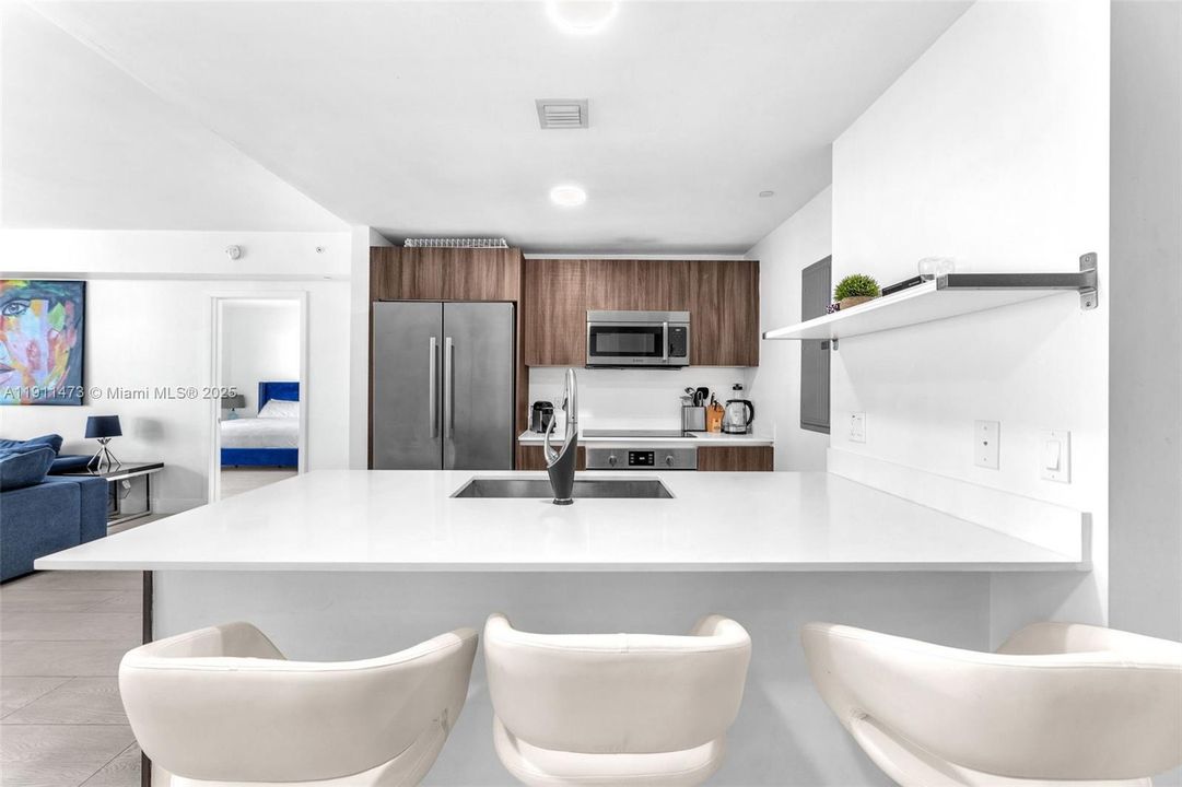 For Sale: $1,100,000 (2 beds, 3 baths, 1161 Square Feet)