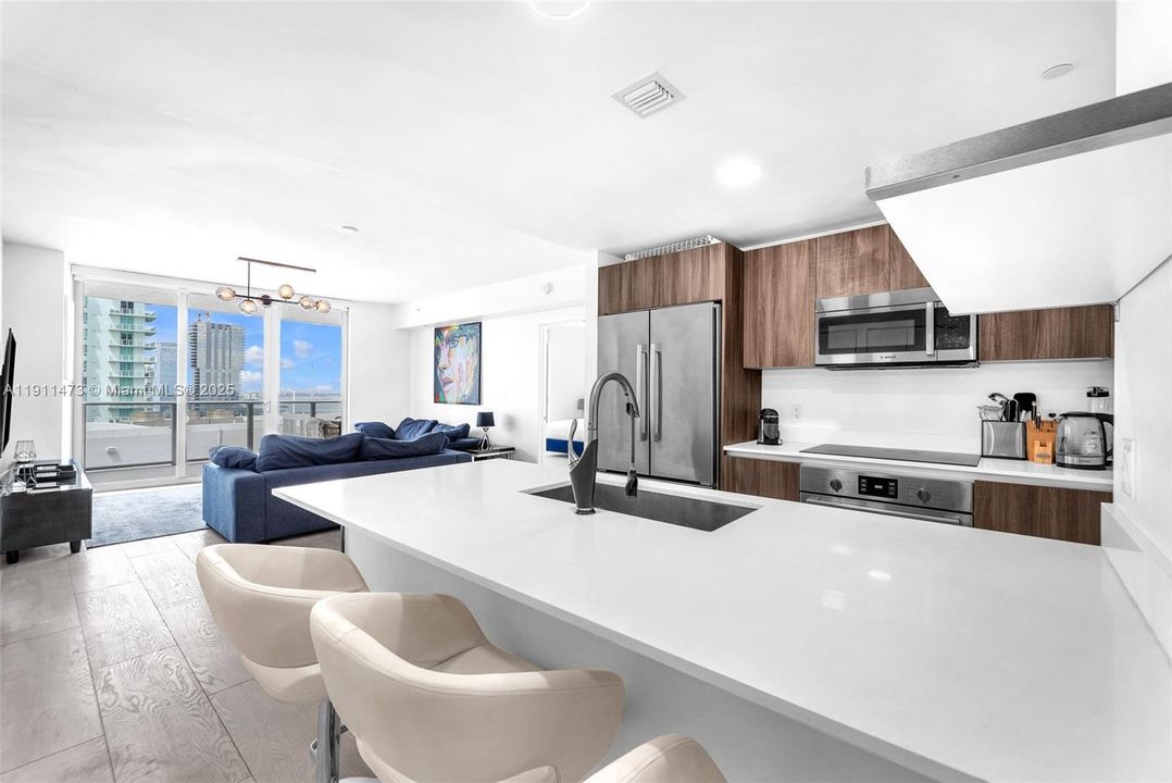 For Sale: $1,100,000 (2 beds, 3 baths, 1161 Square Feet)