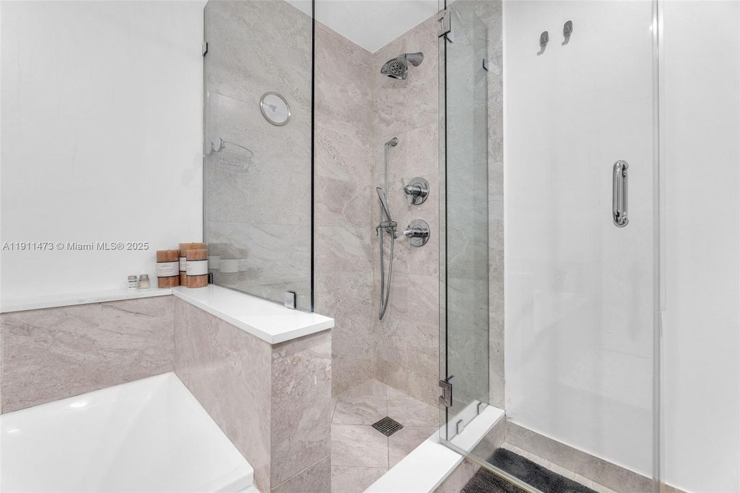 For Sale: $1,100,000 (2 beds, 3 baths, 1161 Square Feet)