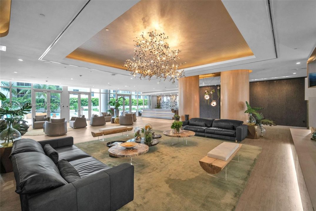 For Sale: $1,100,000 (2 beds, 3 baths, 1161 Square Feet)
