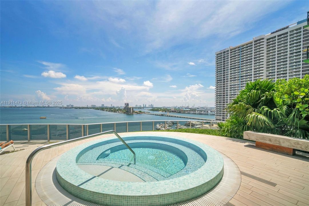 For Sale: $1,100,000 (2 beds, 3 baths, 1161 Square Feet)