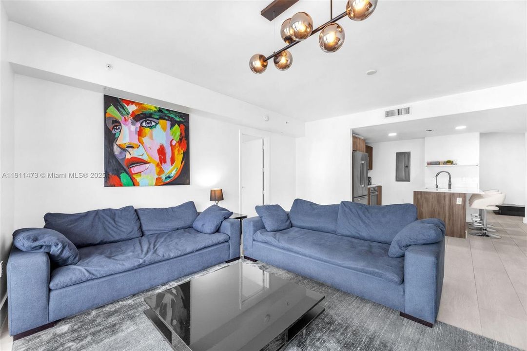 For Sale: $1,100,000 (2 beds, 3 baths, 1161 Square Feet)