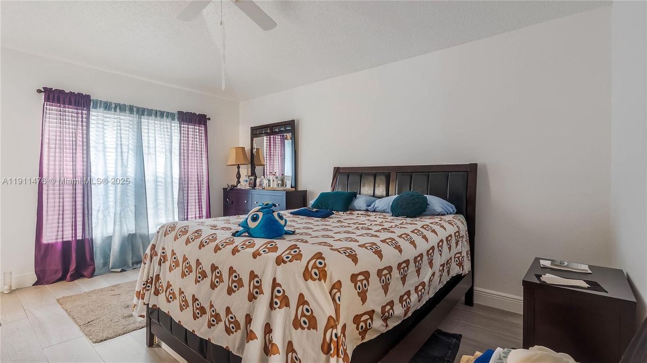 合同活跃: $439,900 (3 贝兹, 2 浴室, 1627 平方英尺)