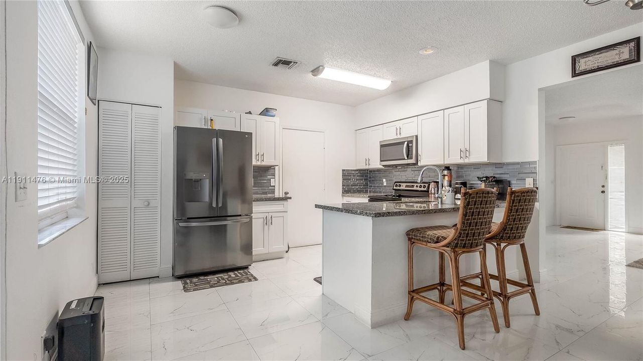 合同活跃: $439,900 (3 贝兹, 2 浴室, 1627 平方英尺)