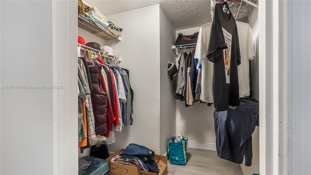 合同活跃: $439,900 (3 贝兹, 2 浴室, 1627 平方英尺)