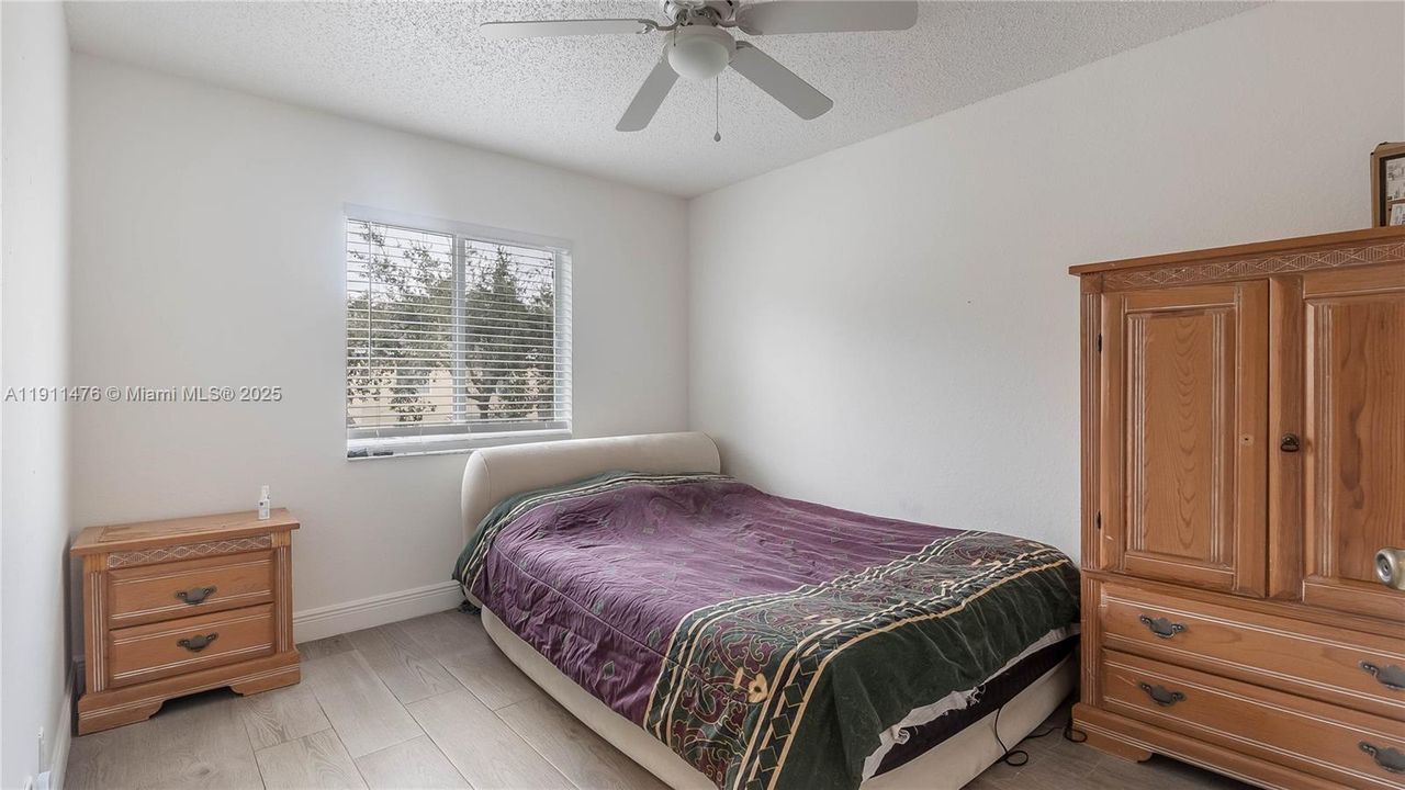 合同活跃: $439,900 (3 贝兹, 2 浴室, 1627 平方英尺)