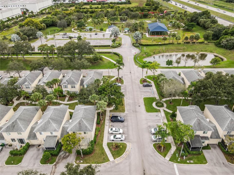 合同活跃: $439,900 (3 贝兹, 2 浴室, 1627 平方英尺)