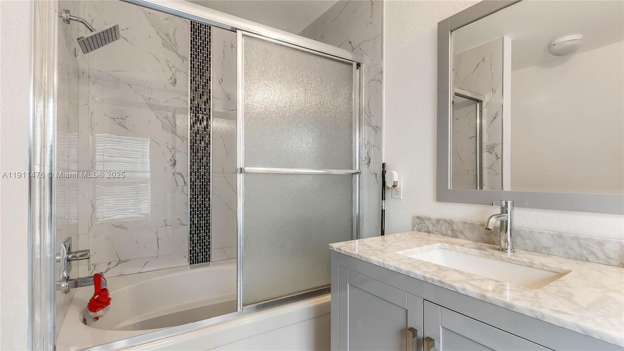 合同活跃: $439,900 (3 贝兹, 2 浴室, 1627 平方英尺)