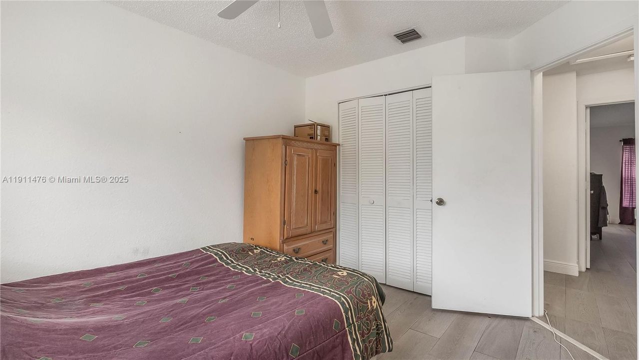 合同活跃: $439,900 (3 贝兹, 2 浴室, 1627 平方英尺)