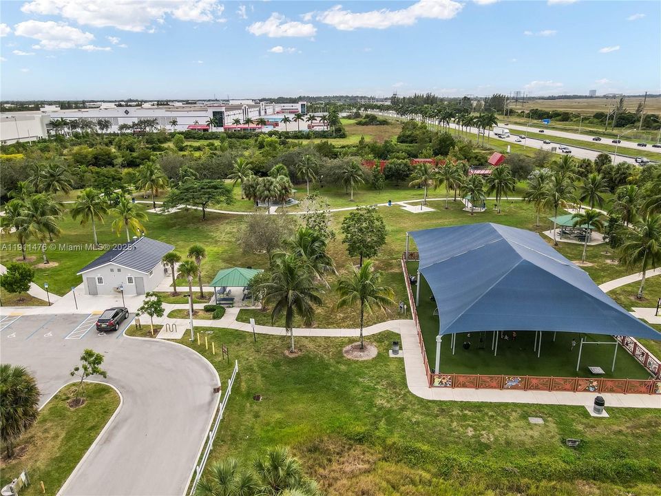 合同活跃: $439,900 (3 贝兹, 2 浴室, 1627 平方英尺)