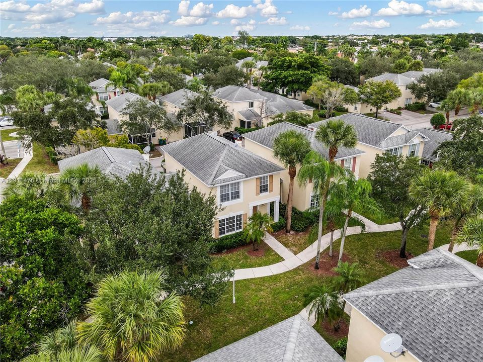 合同活跃: $439,900 (3 贝兹, 2 浴室, 1627 平方英尺)