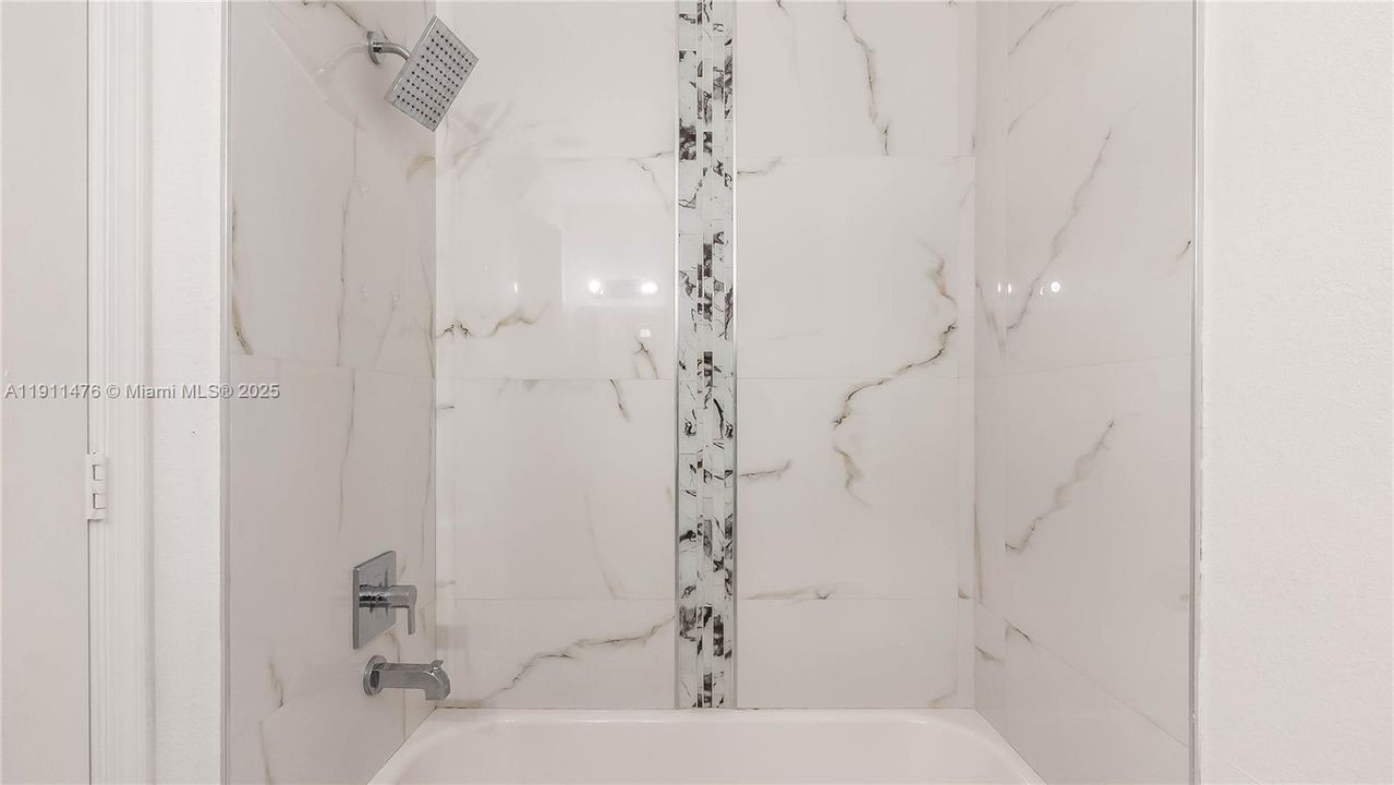 合同活跃: $439,900 (3 贝兹, 2 浴室, 1627 平方英尺)