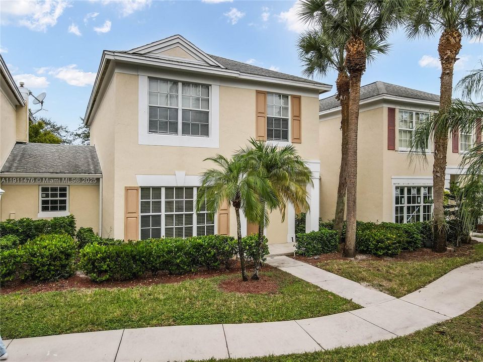 合同活跃: $439,900 (3 贝兹, 2 浴室, 1627 平方英尺)