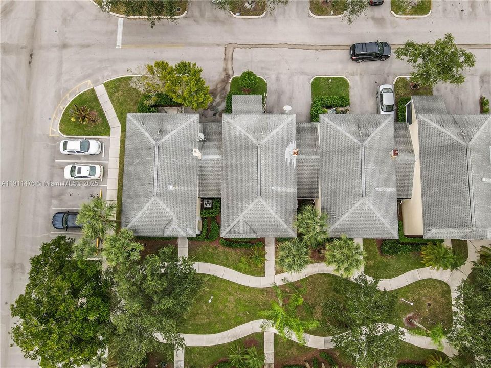 合同活跃: $439,900 (3 贝兹, 2 浴室, 1627 平方英尺)