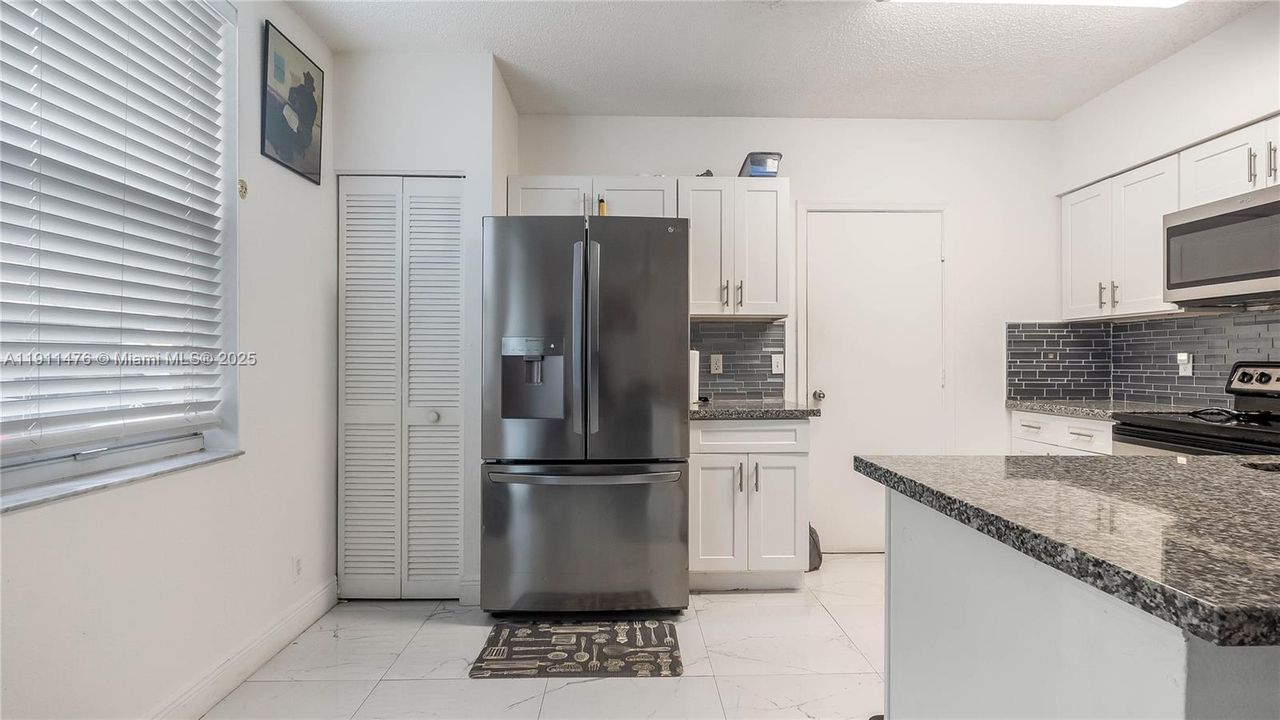 合同活跃: $439,900 (3 贝兹, 2 浴室, 1627 平方英尺)