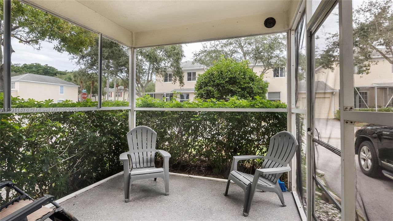 合同活跃: $439,900 (3 贝兹, 2 浴室, 1627 平方英尺)