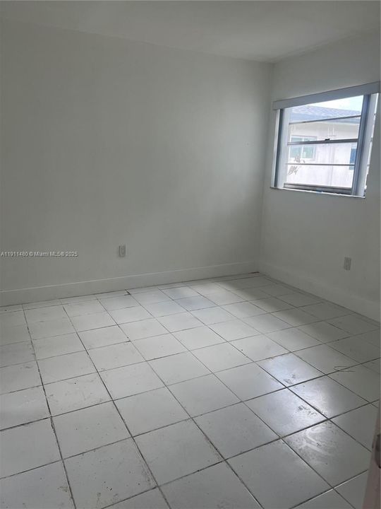 For Rent: $1,995 (2 beds, 1 baths, 741 Square Feet)