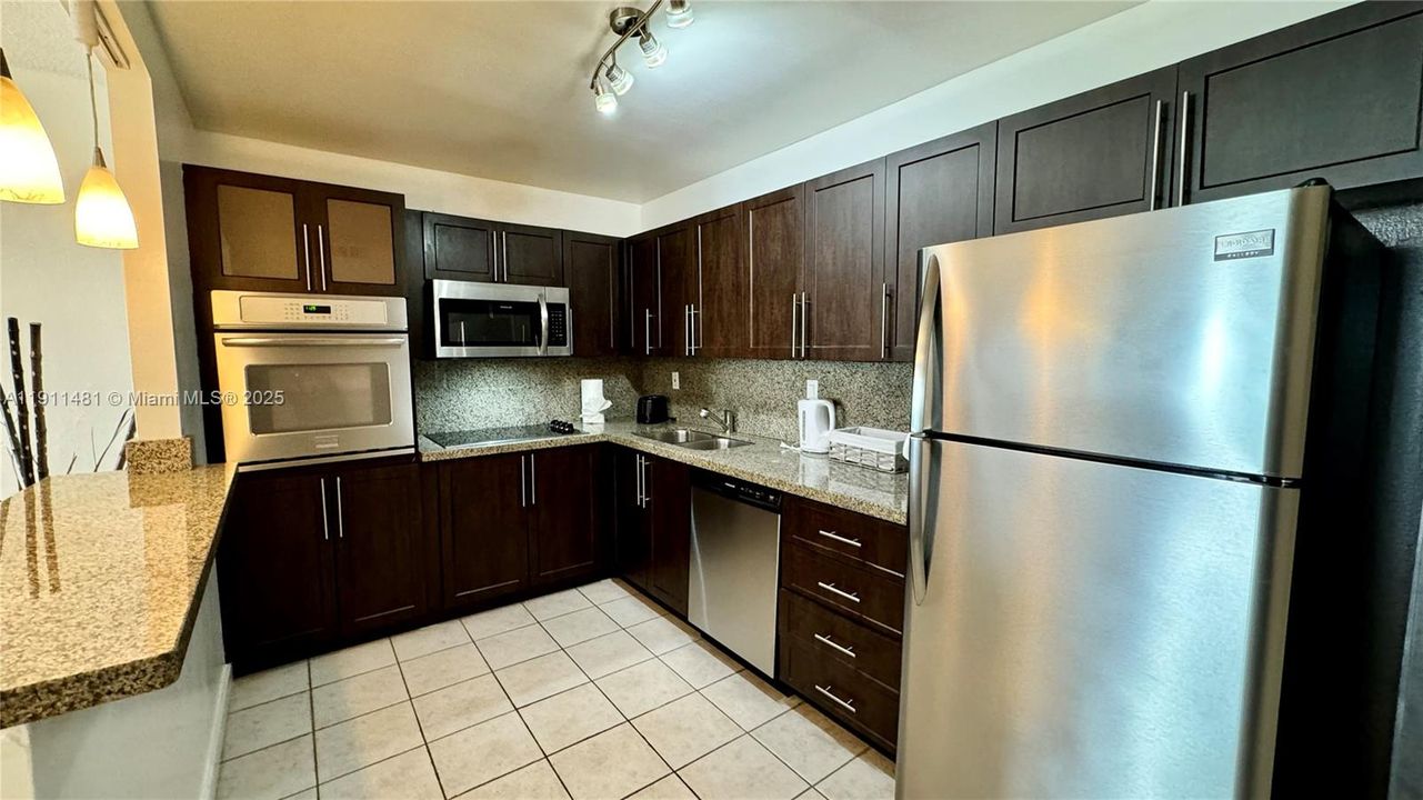 For Sale: $499,500 (1 beds, 1 baths, 1005 Square Feet)