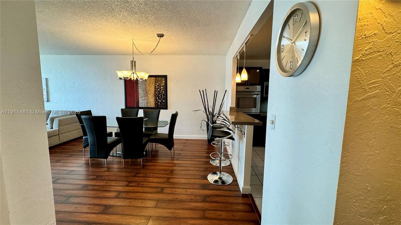 For Sale: $499,500 (1 beds, 1 baths, 1005 Square Feet)