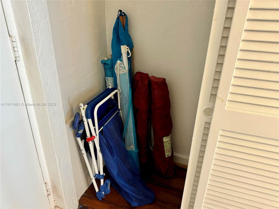 For Sale: $499,500 (1 beds, 1 baths, 1005 Square Feet)