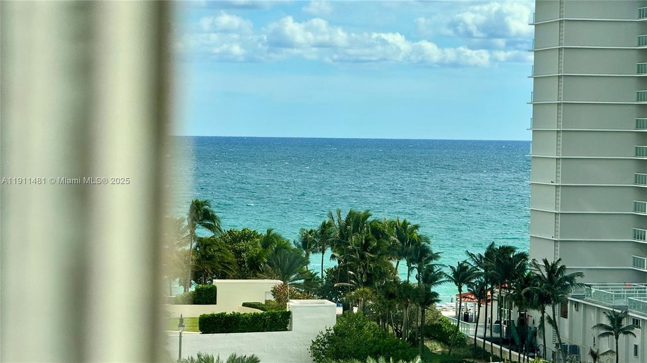 For Sale: $499,500 (1 beds, 1 baths, 1005 Square Feet)