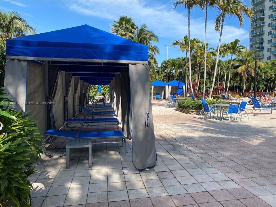 For Sale: $499,500 (1 beds, 1 baths, 1005 Square Feet)