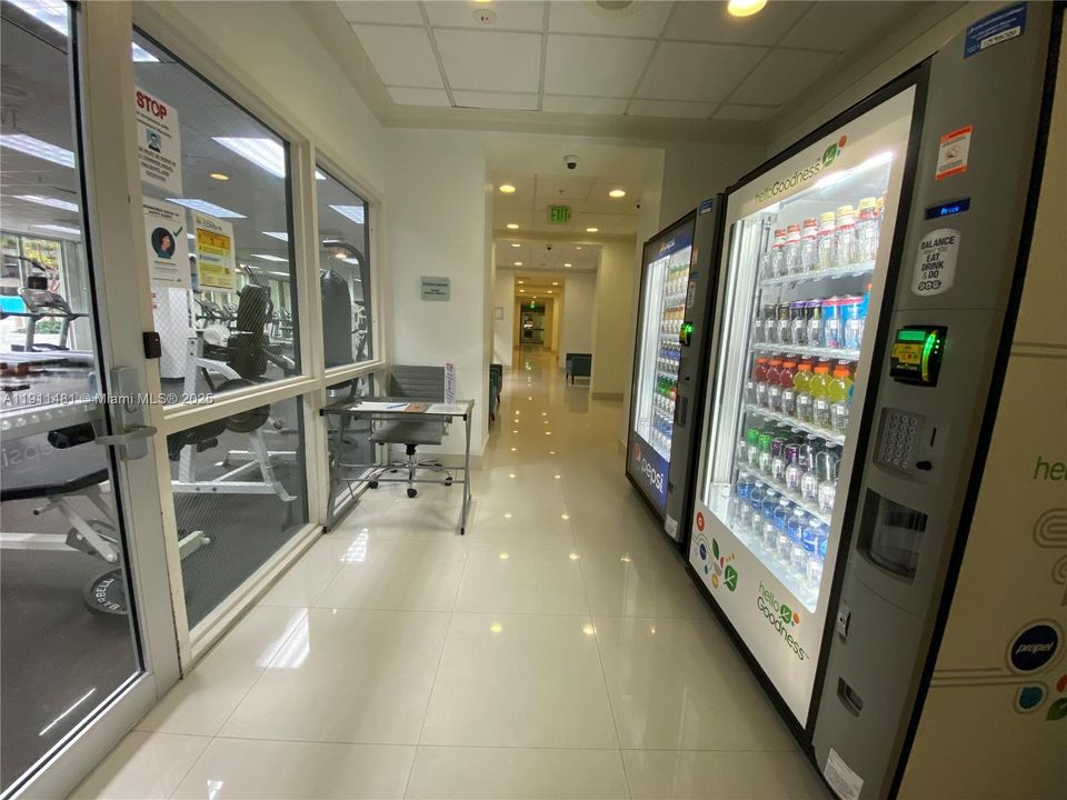 For Sale: $499,500 (1 beds, 1 baths, 1005 Square Feet)