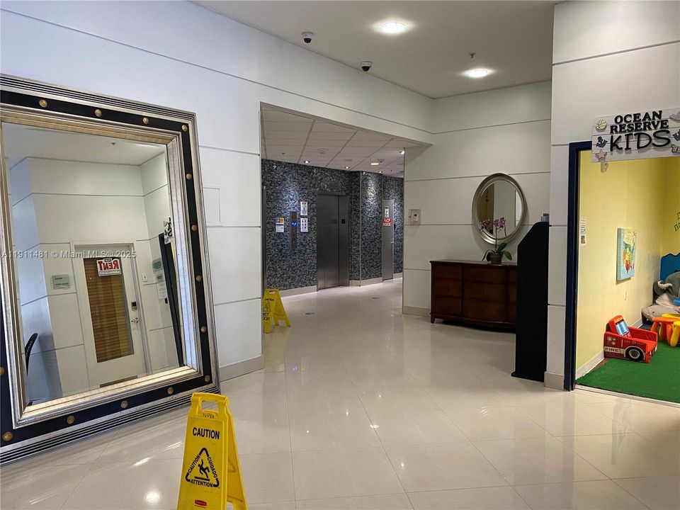 For Sale: $499,500 (1 beds, 1 baths, 1005 Square Feet)