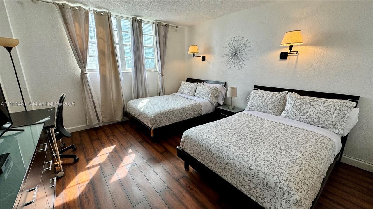 For Sale: $499,500 (1 beds, 1 baths, 1005 Square Feet)