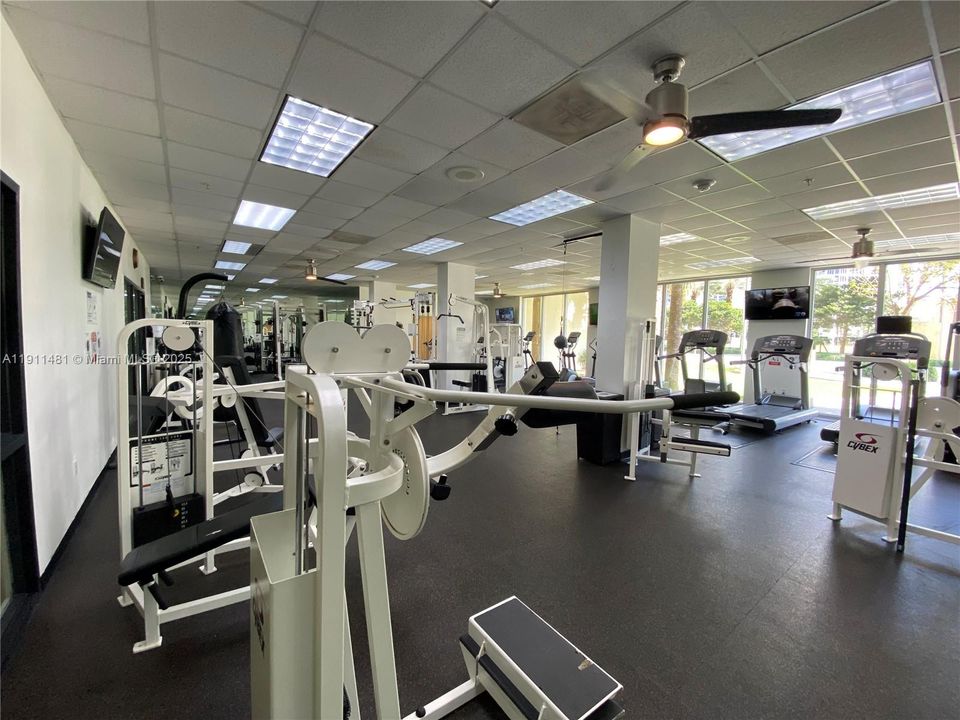 For Sale: $499,500 (1 beds, 1 baths, 1005 Square Feet)