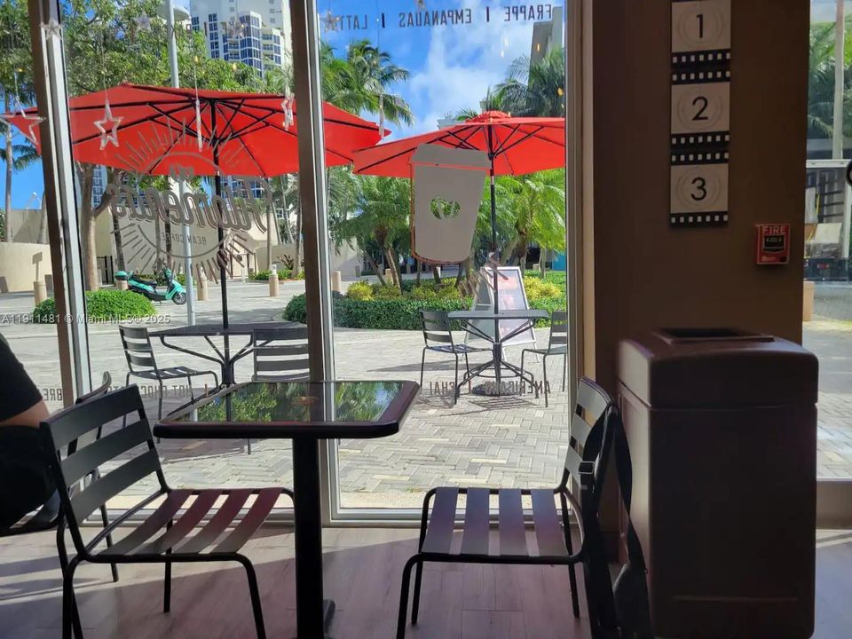 For Sale: $499,500 (1 beds, 1 baths, 1005 Square Feet)