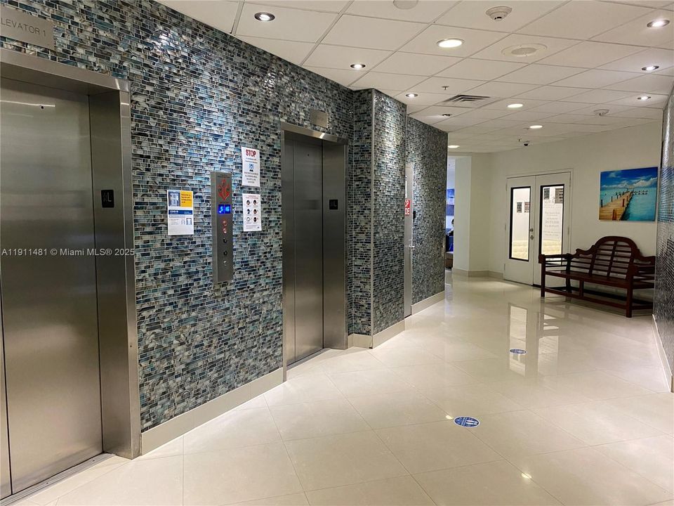 For Sale: $499,500 (1 beds, 1 baths, 1005 Square Feet)