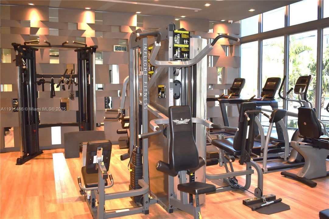 出租: $7,750 (2 贝兹, 2 浴室, 1280 平方英尺)