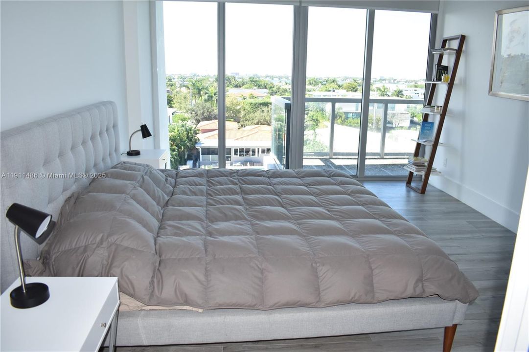 出租: $7,750 (2 贝兹, 2 浴室, 1280 平方英尺)