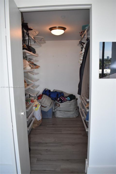 出租: $7,750 (2 贝兹, 2 浴室, 1280 平方英尺)