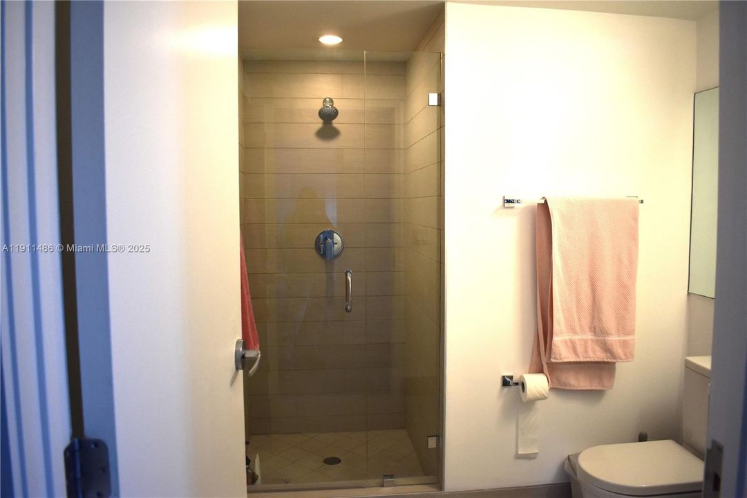 出租: $7,750 (2 贝兹, 2 浴室, 1280 平方英尺)