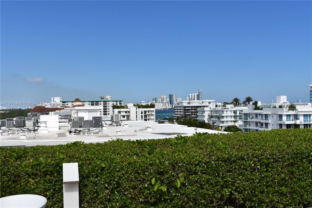 出租: $7,750 (2 贝兹, 2 浴室, 1280 平方英尺)